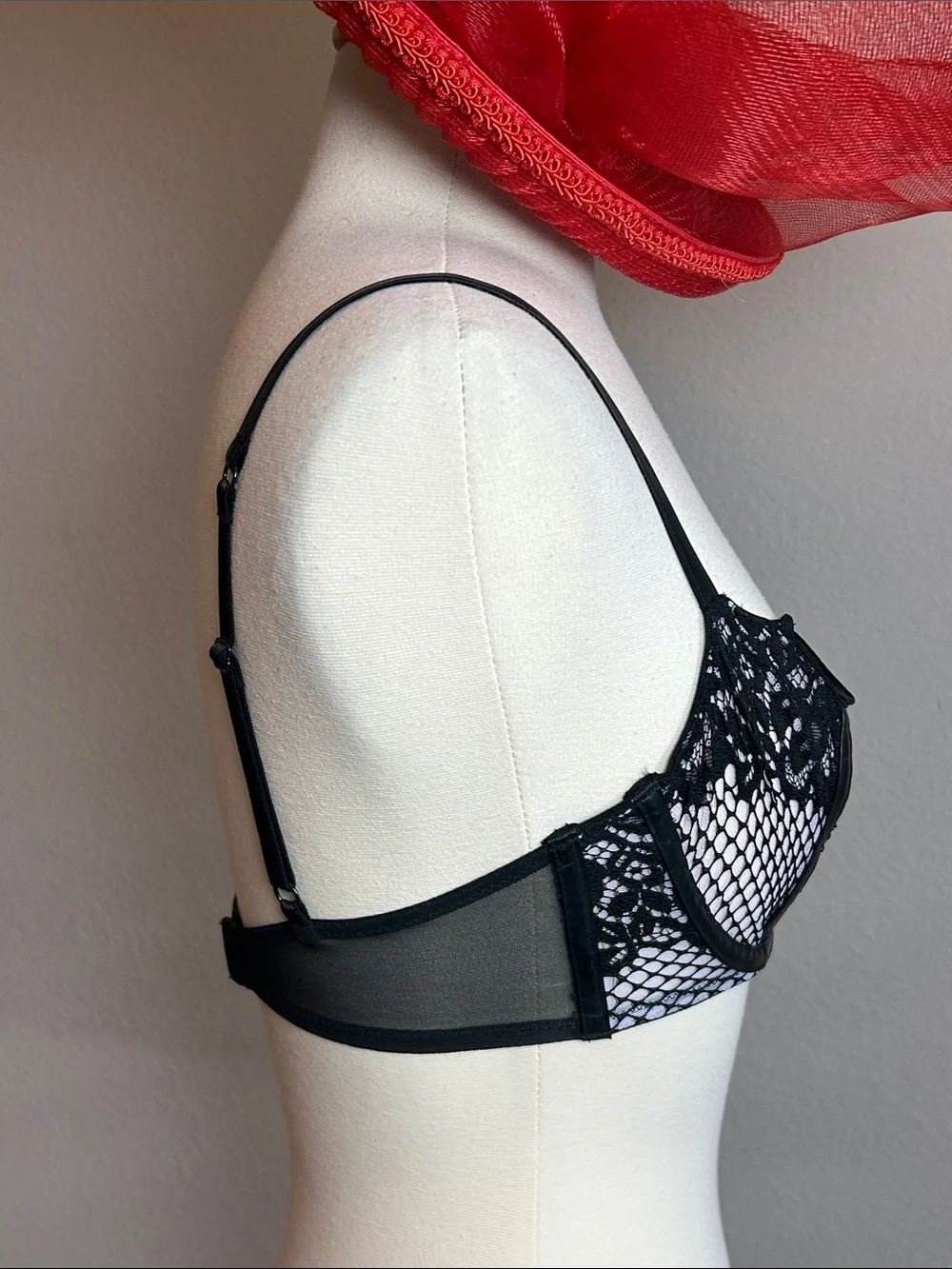 NWOT Victoria's Secret Very Sexy Balconet Black Lace Faux Leather trim Bra 32D